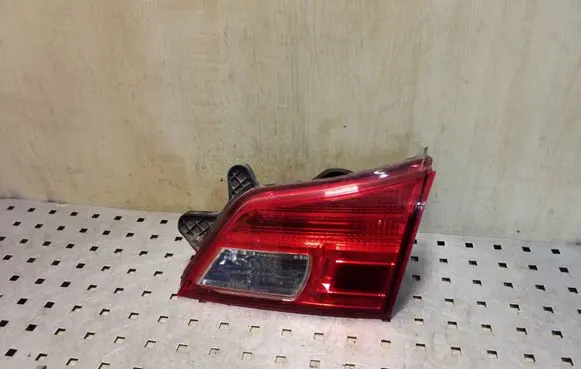 Subaru Outback Tailgate rear/tail lights 13220072