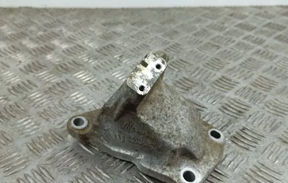 Jeep Grand Cherokee Engine mounting bracket 68252524AA