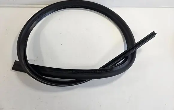 Volkswagen Tiguan Engine compartment rubber 5NA823723