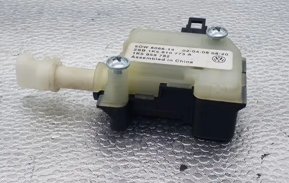 Volkswagen Jetta V Fuel tank cap lock 1K5810773A 1K5959782 5OW806614