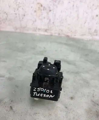 Hyundai Tucson IV NX4 Wing mirror switch