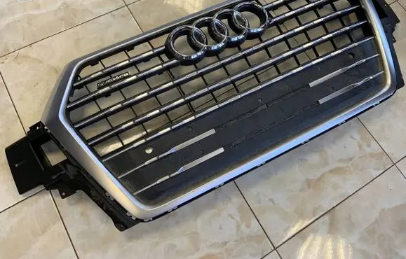Audi Q7 4M Front bumper upper radiator grill 4M0853651F 4M0853651G 4M0853651J