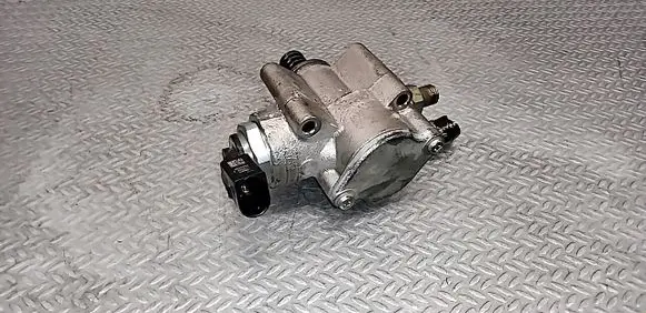 Volkswagen Jetta V Mechanical fuel pump 03C127025R