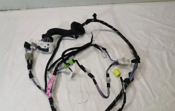 Lexus CT 200H Front door wiring loom 8215276680 15176510