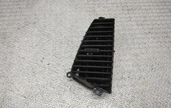 KIA Carens II Dash center air vent grill