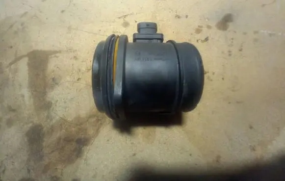 Volvo V70 Mass air flow meter 30785472