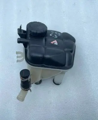 Coolant expansion tank/reservoir