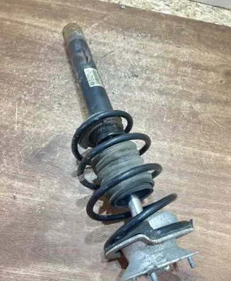 BMW 1 E81 E87 Front shock absorber with coil spring 6786021 E82V010B 1054131528
