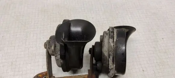 Volkswagen Polo IV 9N3 Horn signal 000209