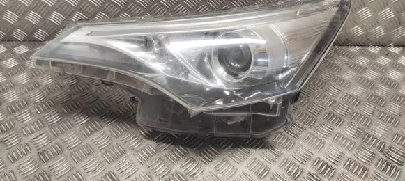 Toyota Avensis T270 Headlight/headlamp 