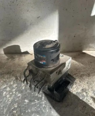 Hyundai Elantra ABS Pump 956002D000 5WY7108A