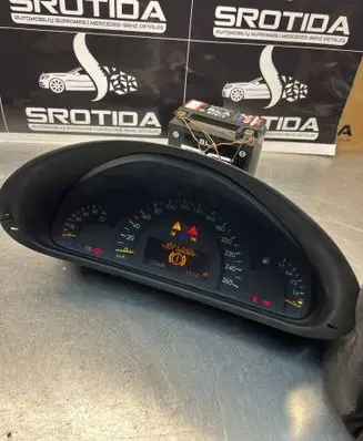 Mercedes-Benz C W203 Speedometer (instrument cluster) A2035403911