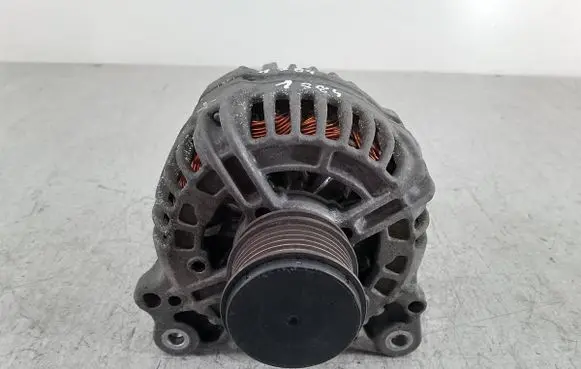 Volkswagen Polo IV 9N3 Generator/alternator 045903023A