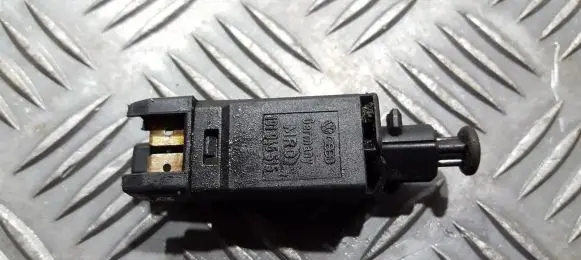 Volkswagen PASSAT B3 Brake pedal sensor switch 191945515