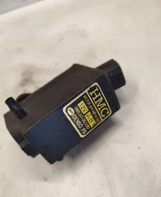 Hyundai Santa Fe Windscreen/windshield washer pump 9851026100