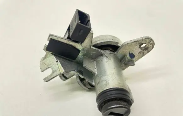 Audi A6 S6 C6 4F Tailgate exterior lock 8E0827573