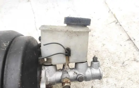 Mazda 323 F Master brake cylinder 852-04700