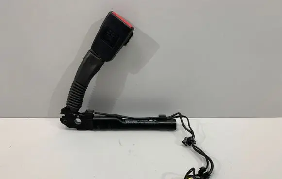 BMW 4 F32 F33 Front seatbelt buckle 7261946