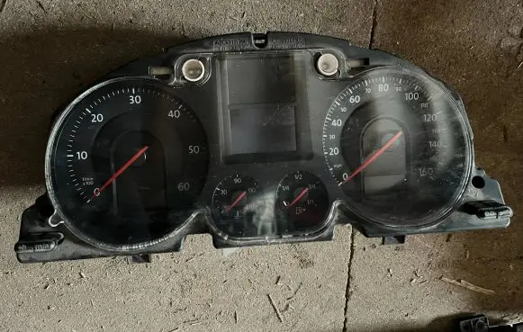 Volkswagen PASSAT B6 Speedometer (instrument cluster) 3C0920960H V0014000