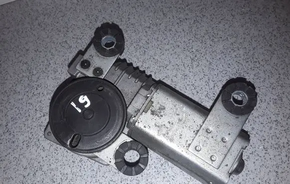 BMW 5 E39 Wiper motor 8361640