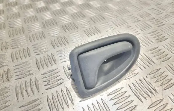 Opel Vivaro Front door interior handle 8200028995