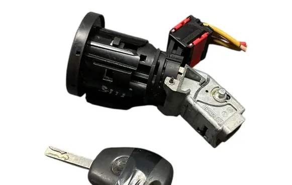 Dacia Sandero II Ignition lock N0502060