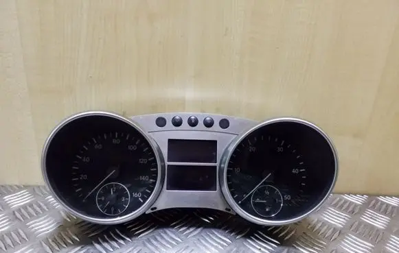 Mercedes-Benz ML W164 Speedometer (instrument cluster) A2515400748