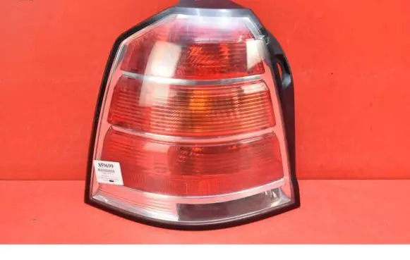 Opel Zafira B Rear/tail lights 1040085