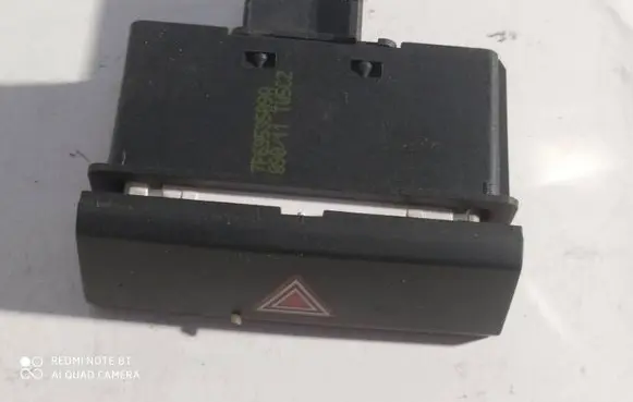Volkswagen Touareg II Hazard light switch 7P6953509A