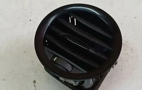 Opel Corsa D Dash center air vent grill 131808