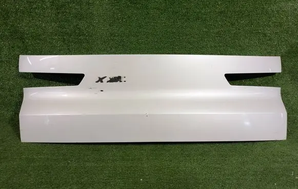 BMW XM Tailgate/trunk upper cover trim 