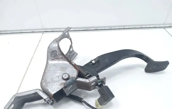 Hyundai i40 Brake pedal 328003X100