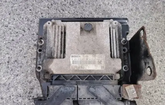 Opel Zafira B Engine control unit/module 55205622