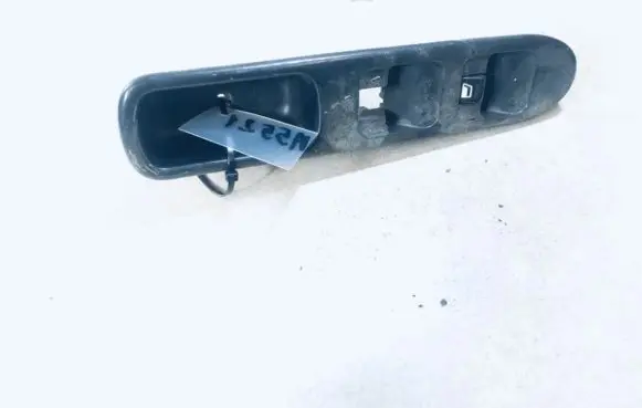 Nissan Almera N16 Electric window control switch