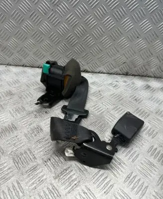 Middle seatbelt (rear)