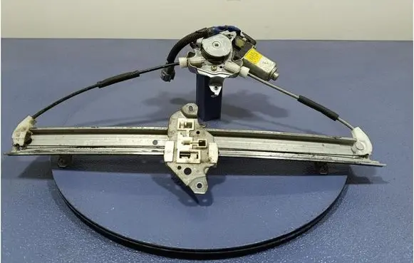Nissan X-Trail T30 Front door window regulator with motor 0164707B