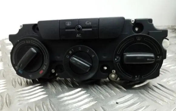 Skoda Octavia Mk2 (1Z) Climate control unit 1Z0820047