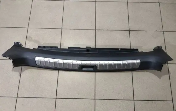 Trunk/boot sill cover protection