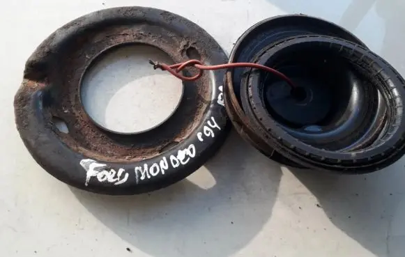 Coil spring mount