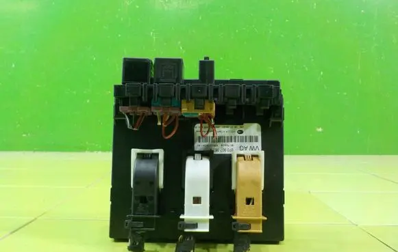 Audi A3 S3 8P Central body control module 8P0907063A