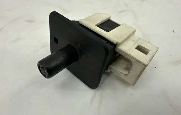 Mercedes-Benz E W211 Front door sensor coupe 2028209410