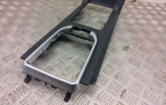Land Rover Discovery 5 Other center console (tunnel) element FK72045A66E
