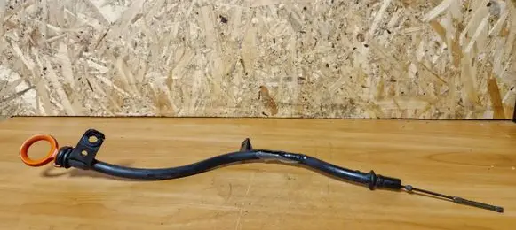 Volkswagen PASSAT B6 Oil level dip stick 03L103634