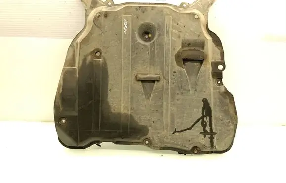 Volvo XC90 Engine splash shield/under tray 