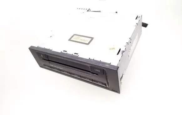 Audi A4 S4 B7 8E 8H CD/DVD changer 8E0035111D