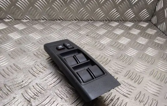 Toyota Corolla Verso AR10 Electric window control switch 848200F010