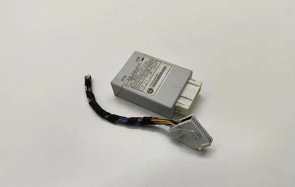 BMW 5 E60 E61 Air suspension control unit module (rear) 37146769834 6769834 676983401