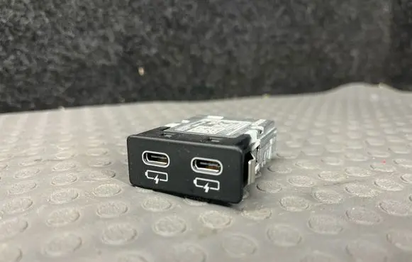 BMW 5 G30 G31 G38 USB control unit 19163010