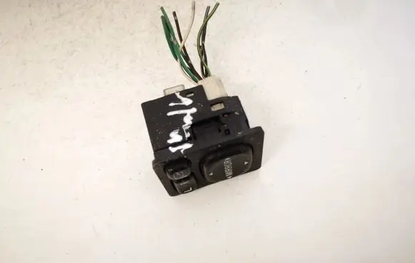 Toyota Avensis T220 Wing mirror switch 183575 84152-05050