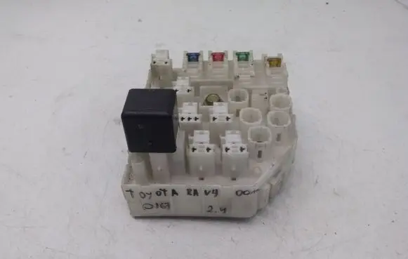 Toyota RAV 4 (XA20) Fuse module